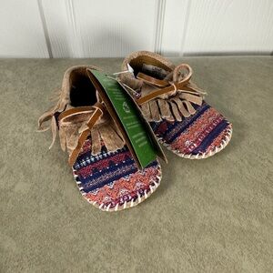 NWT Lamo Fringe Chestnut Multicolor Baby Suede Moccasin Size Small